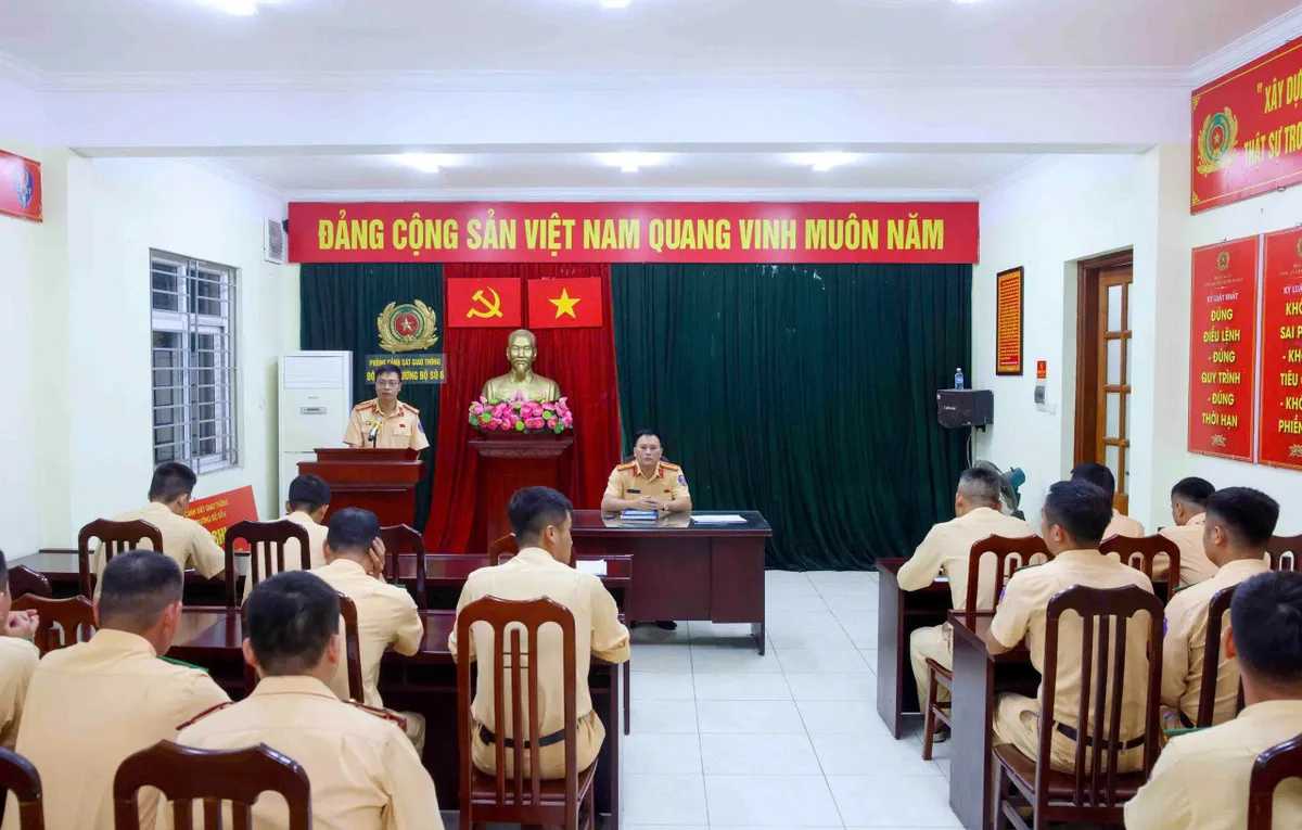H&agrave; Nội: Hơn 20 thanh thiếu ni&ecirc;n vi phạm giao th&ocirc;ng bị xử l&yacute; trong đ&ecirc;m cuối tuần - Ảnh 8.