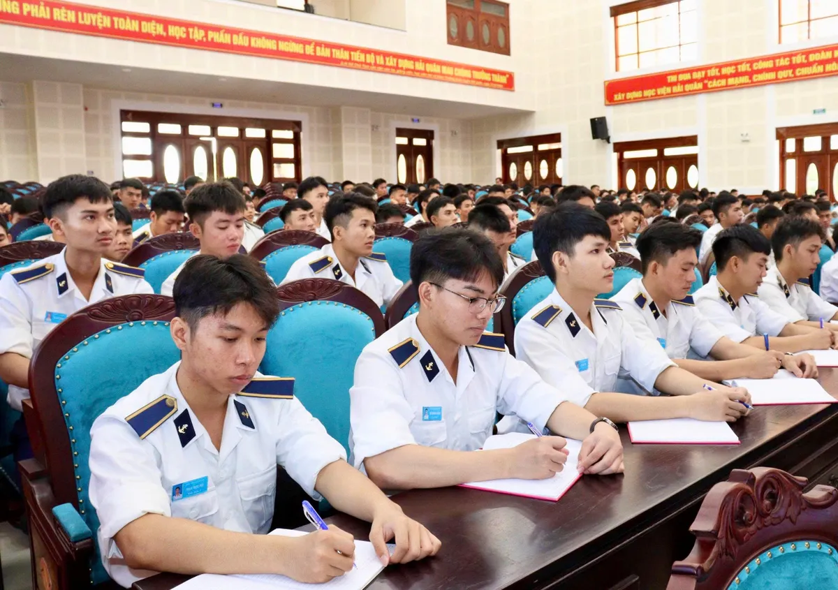Học viện Hải qu&acirc;n đẩy mạnh chuyển đổi số v&agrave; b&igrave;nh d&acirc;n học vụ số cho học vi&ecirc;n cấp ph&acirc;n đội - Ảnh 2.