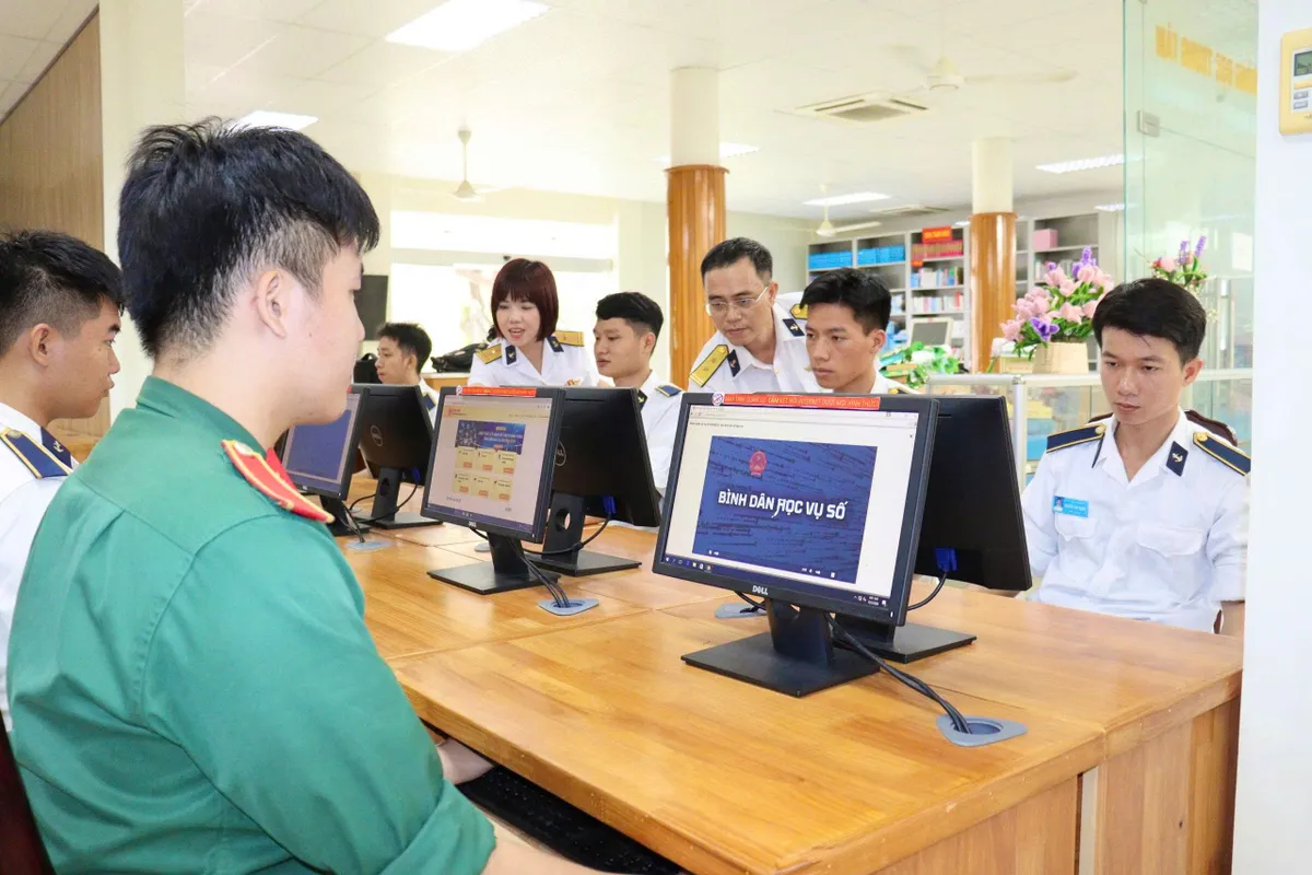 Học viện Hải qu&acirc;n đẩy mạnh chuyển đổi số v&agrave; b&igrave;nh d&acirc;n học vụ số cho học vi&ecirc;n cấp ph&acirc;n đội - Ảnh 3.