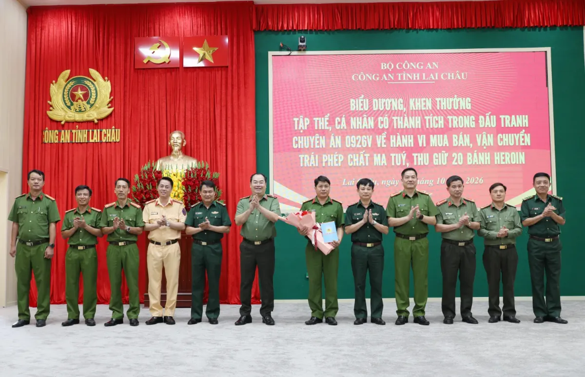 Bắt quả tang 2 đối tượng mua b&aacute;n 20 b&aacute;nh heroin ở Lai Ch&acirc;u - Ảnh 2.