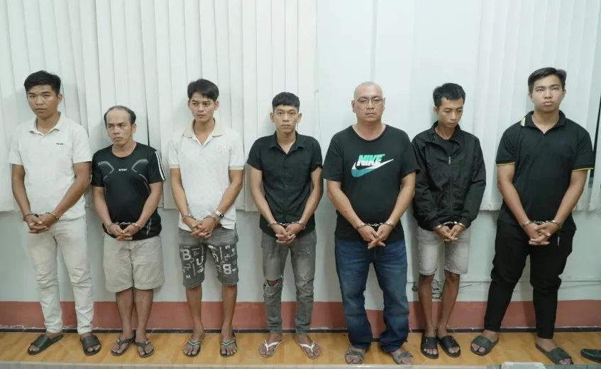 Khởi tố thêm 7 bị can trong vụ khiêng quan tài diễu phố ở Cần Thơ - Ảnh 2.
