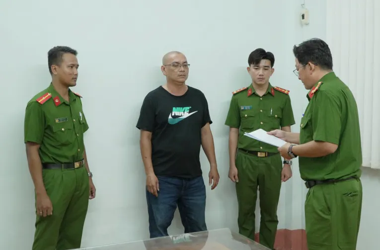 Khởi tố thêm 7 bị can trong vụ khiêng quan tài diễu phố ở Cần Thơ - Ảnh 3.