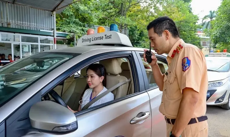 Bổ sung tình huống bảo đảm khoảng cách an toàn vào đào tạo lái xe - Ảnh 1.