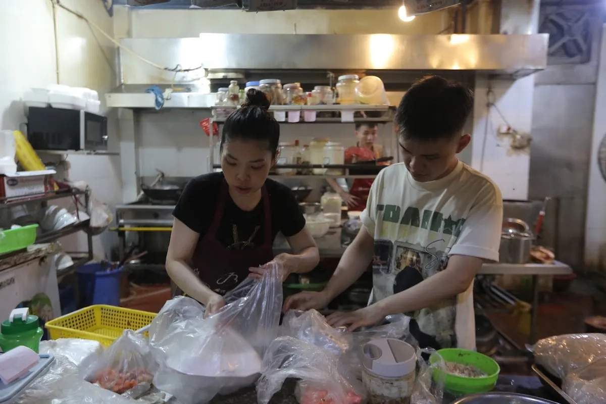 Trục Quốc lộ 1A của Thủ đô: Ủng hộ và những mong muốn giản dị từ các mái nhà bên đường tàu - Ảnh 3.