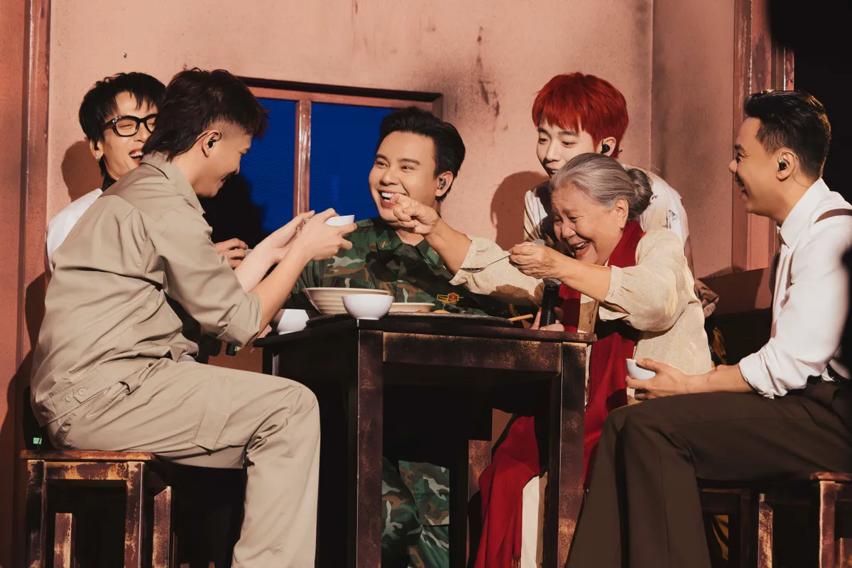 "Cơm nhà" và những cảm xúc về mẹ, về khát khao hạnh phúc giản dị - Ảnh 1.