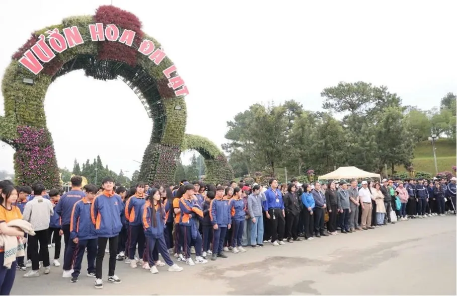 Đà Lạt chỉnh trang đô thị, trồng hoa đón Festival 2026 - Ảnh 1.