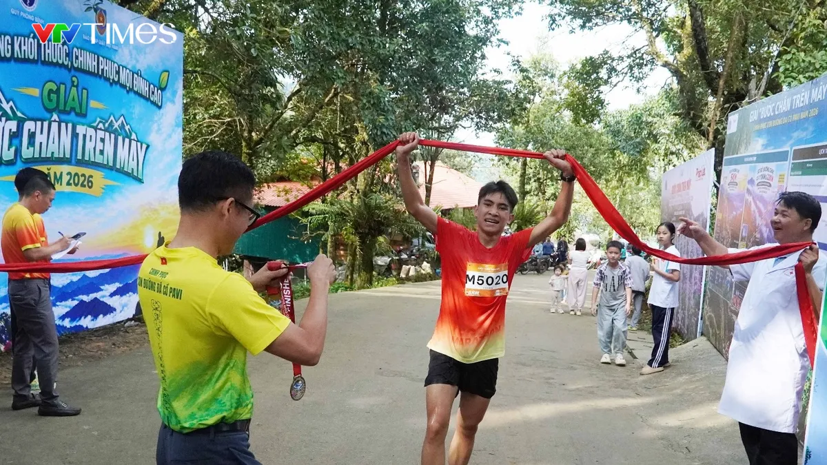 Lai Ch&acirc;u: Bước ch&acirc;n tr&ecirc;n m&acirc;y, đ&aacute;nh thức cung đường đ&aacute; cổ PaVi - Ảnh 7.