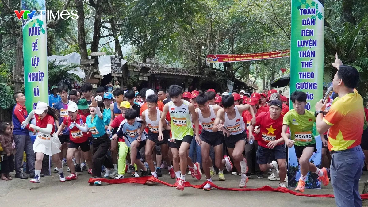 Lai Ch&acirc;u: Bước ch&acirc;n tr&ecirc;n m&acirc;y, đ&aacute;nh thức cung đường đ&aacute; cổ PaVi - Ảnh 1.