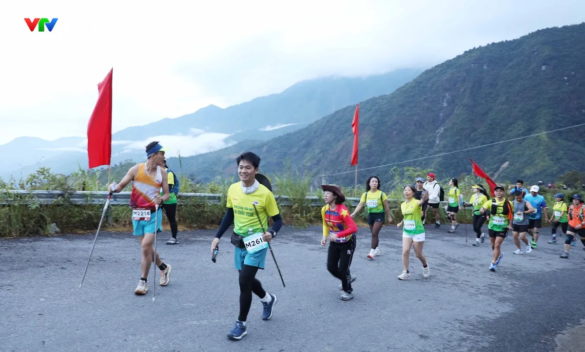 Lai Ch&acirc;u: Bước ch&acirc;n tr&ecirc;n m&acirc;y, đ&aacute;nh thức cung đường đ&aacute; cổ PaVi - Ảnh 5.