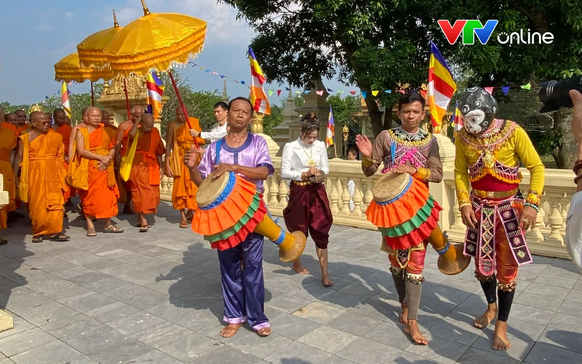 Tái hiện Lễ Sen Dolta truyền thống của đồng bào Khmer tại "Ngôi nhà chung".