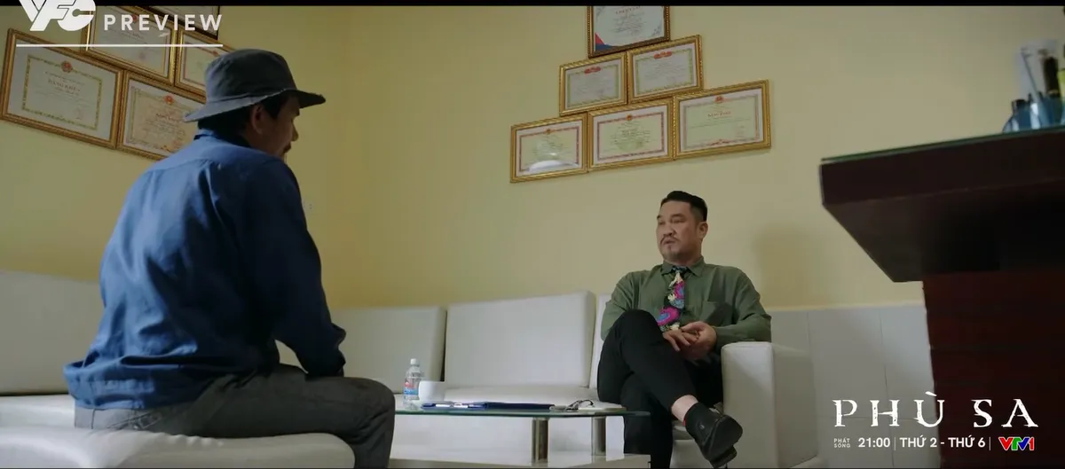 Ph&ugrave; sa - Tập 31: Quỹ của Nghiệm c&oacute; nguy cơ bị đ&igrave;nh chỉ hoạt động, Chơn bị cả x&atilde; tẩy chay - Ảnh 1.