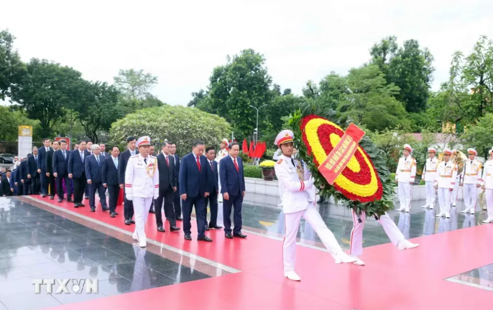Ban Chấp hành Trung ương Đảng tưởng niệm các anh hùng liệt sĩ- Ảnh 1.
