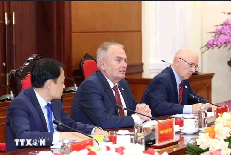 Thường trực Ban Bí thư tiếp Chủ tịch Đảng Công nhân Hungary- Ảnh 4.