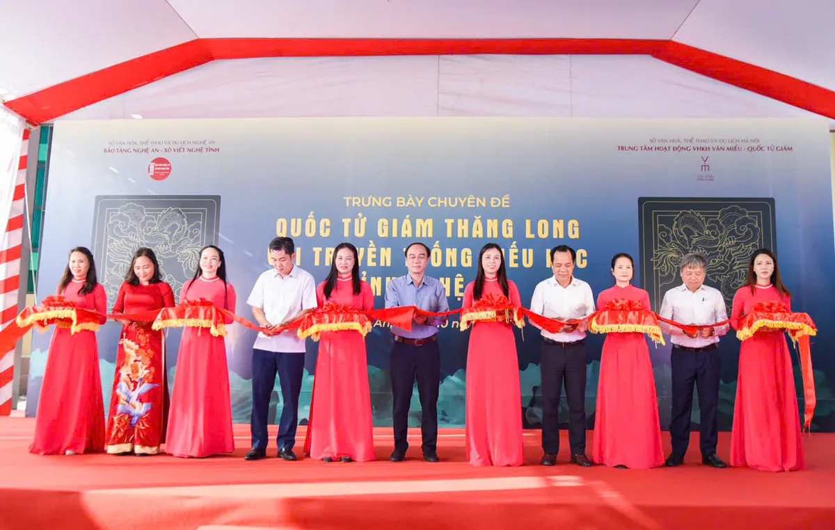 Trưng bày chuyên đề "Quốc Tử Giám Thăng Long với truyền thống hiếu học tỉnh Nghệ An"- Ảnh 1.