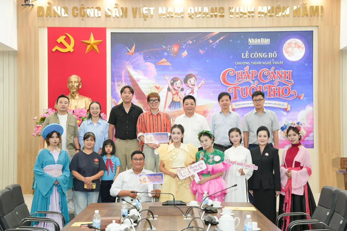 “Chắp cánh tuổi thơ” mở ra hành trình nghệ thuật đầy màu sắc cho thiếu nhi - Ảnh 2.