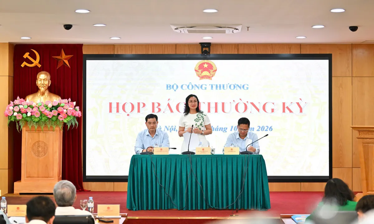 Doanh nghiệp tự quyết giá xăng dầu: Cơ chế giám sát ngăn bắt tay, thổi giá? - Ảnh 2.