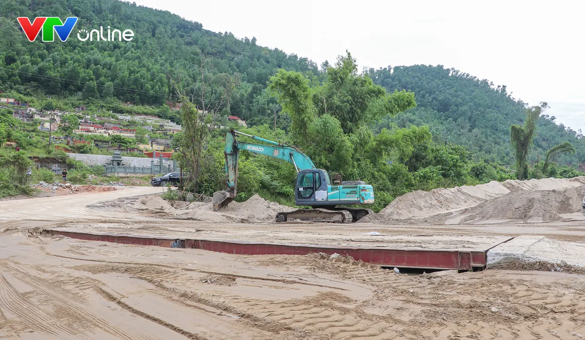 Chủ tịch UBND tỉnh Nghệ An kiểm tra hoạt động khai thác cát, yêu cầu 9 mỏ tạm dừng hoạt động - Ảnh 2.