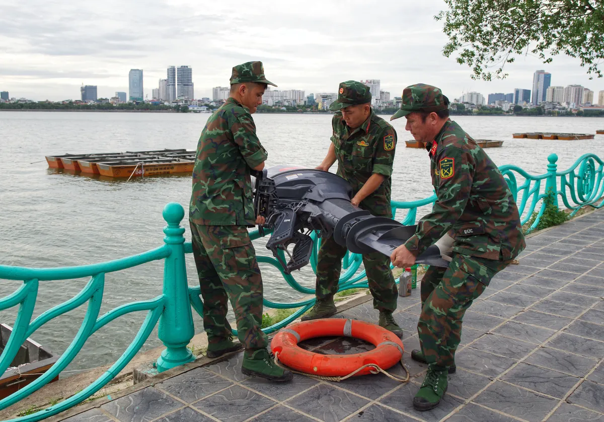 Công tác chuẩn bị trận địa pháo hoa kỷ niệm Ngày Giải phóng Thủ đô- Ảnh 4.