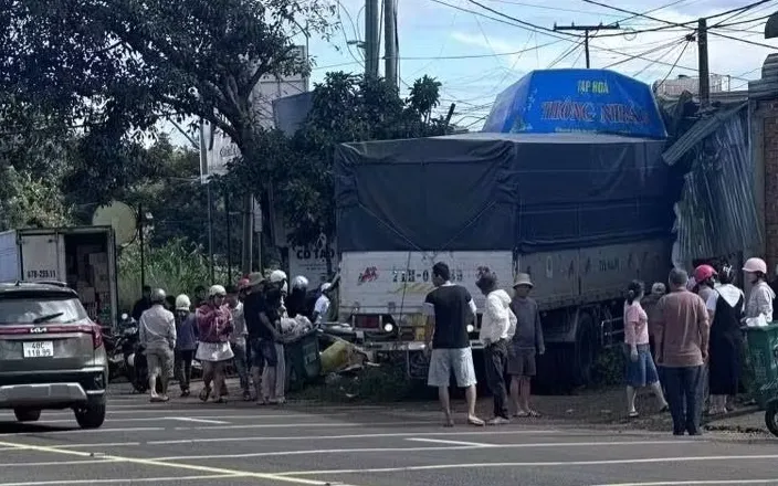 Hiện trường vụ tai nạn. (Ảnh: TTXVN)