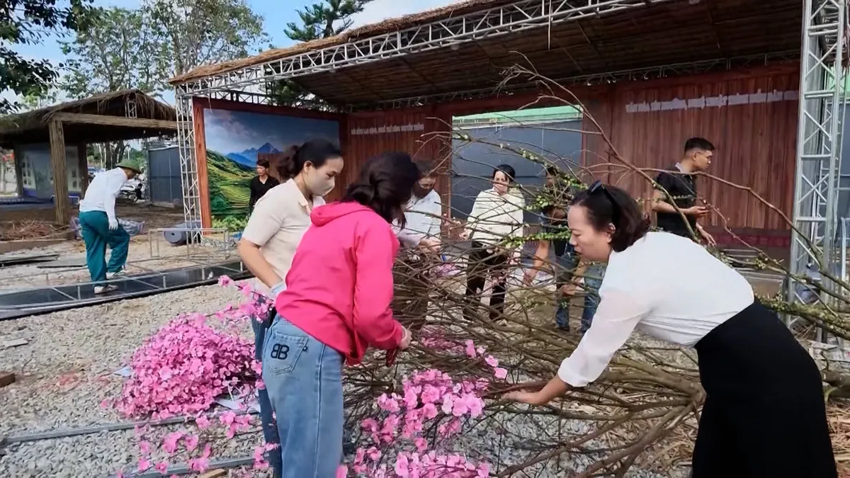 Sắc màu văn hóa dân tộc Mông hội tụ về Điện Biên- Ảnh 7. Sắc màu văn hóa dân tộc Mông hội tụ về Điện Biên- Ảnh 7.