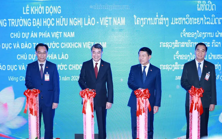 Hai Thủ tướng dự lễ khởi động xây dựng Trường Đại học Hữu nghị Lào - Việt Nam - Ảnh 1.