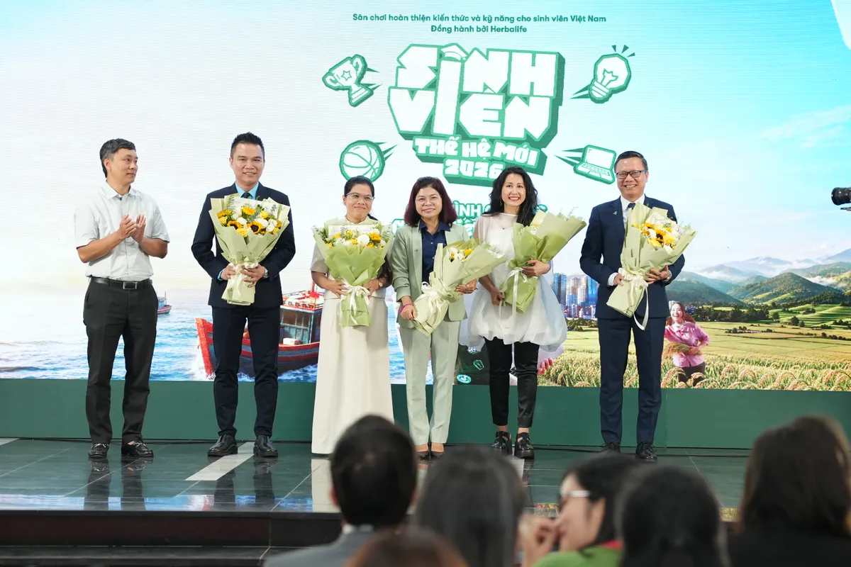 "Sinh vi&ecirc;n thế hệ mới" trở lại: Khi Gen Z kh&ocirc;ng chỉ nghĩ, m&agrave; phải l&agrave;m  - Ảnh 1.
