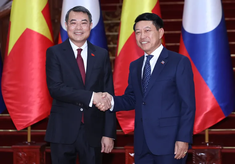 Thủ tướng: Quan hệ Việt Nam - Lào là ưu tiên cao nhất trong chính sách đối ngoại - Ảnh 1.