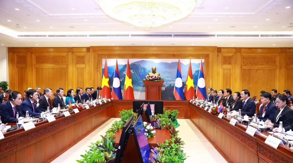 Thủ tướng Lê Minh Hưng hội kiến Chủ tịch Quốc hội Lào - Ảnh 2.