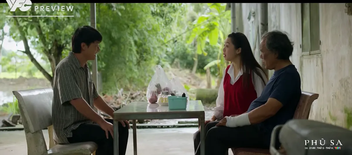 Phù sa - Tập 34: Nghiệm bị mất lòng tin của bố, Chơn mang tin vui đến cho người dân Bình Hòa - Ảnh 1.