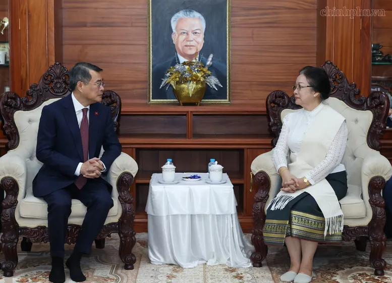 Thủ tướng Lê Minh Hưng thăm gia đình Cố Chủ tịch Quốc hội Lào Saysomphone Phomvihane - Ảnh 2.