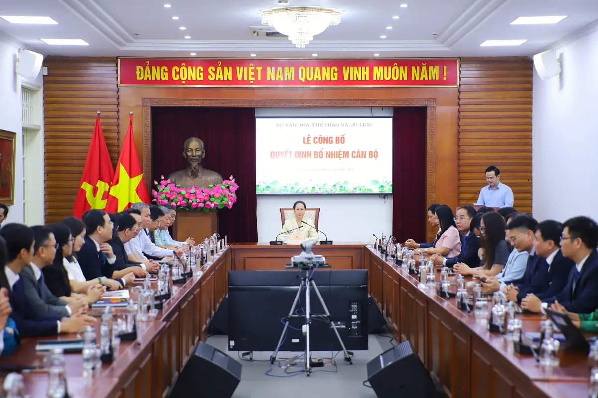Bộ VHTTDL công bố và trao các quyết định bổ nhiệm cán bộ - Ảnh 1.