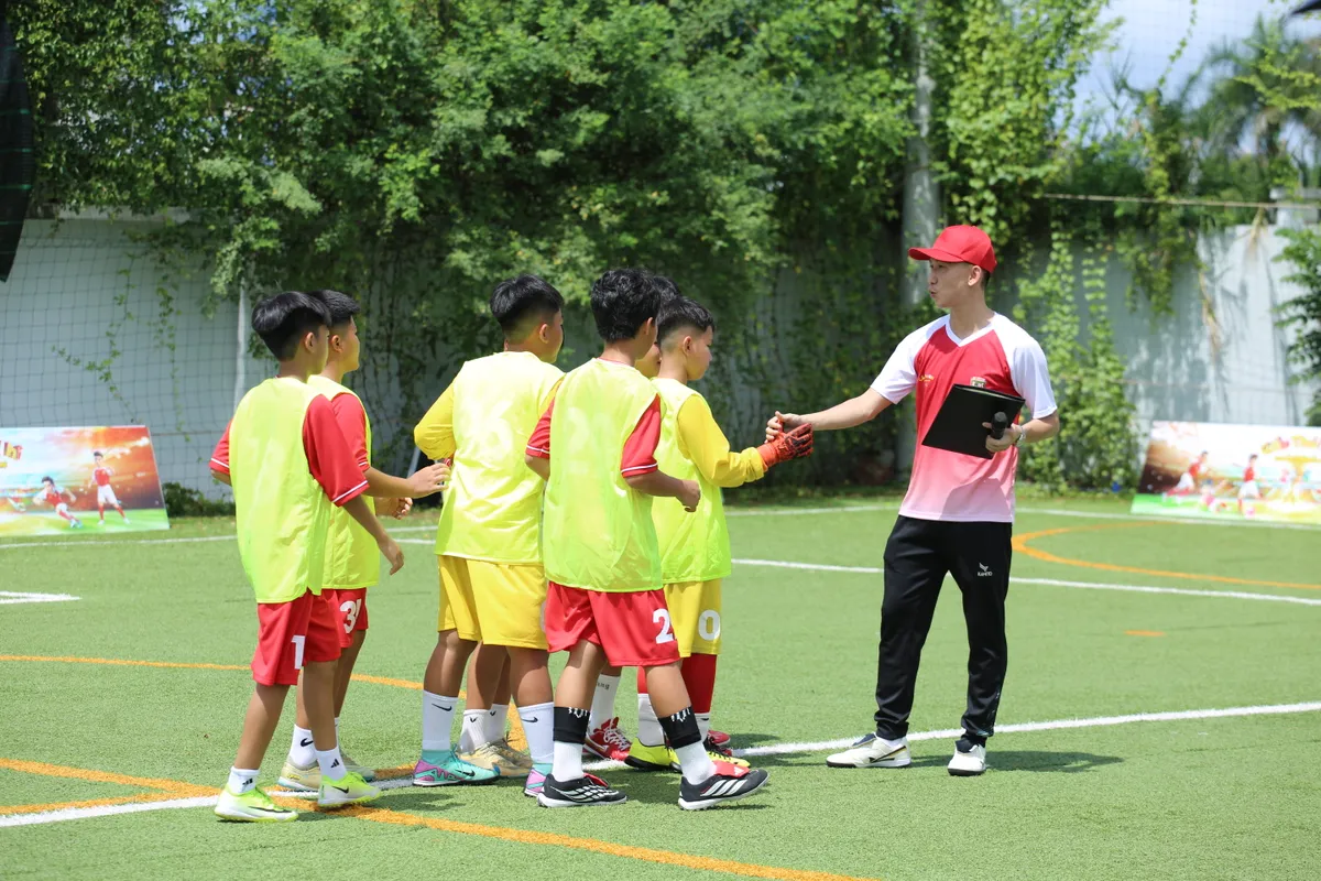 Cầu thủ nhí 2026: Top 32 đối diện vòng loại khắc nghiệt, một nửa thí sinh phải dừng bước - Ảnh 2.