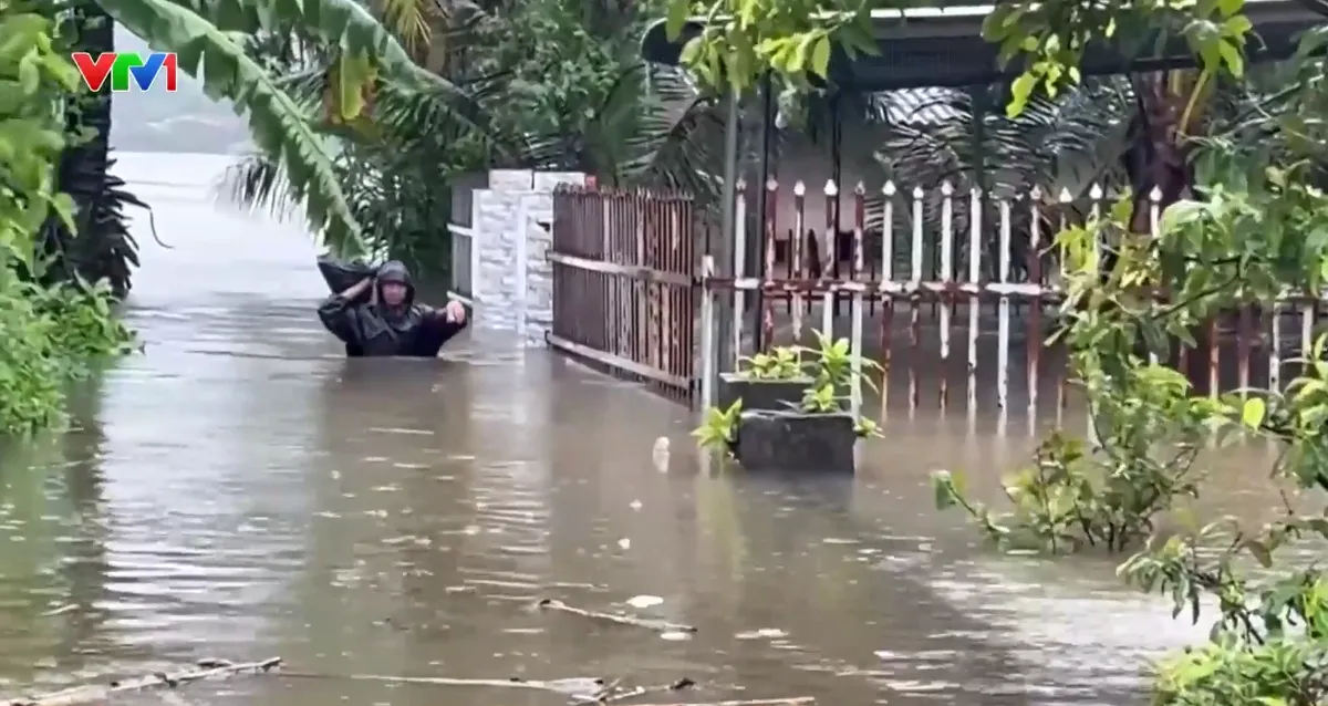 Mưa lớn g&acirc;y ngập nặng ở Đồng Lỗ (Quảng Ng&atilde;i), nhiều điểm bị sạt lở - Ảnh 2.
