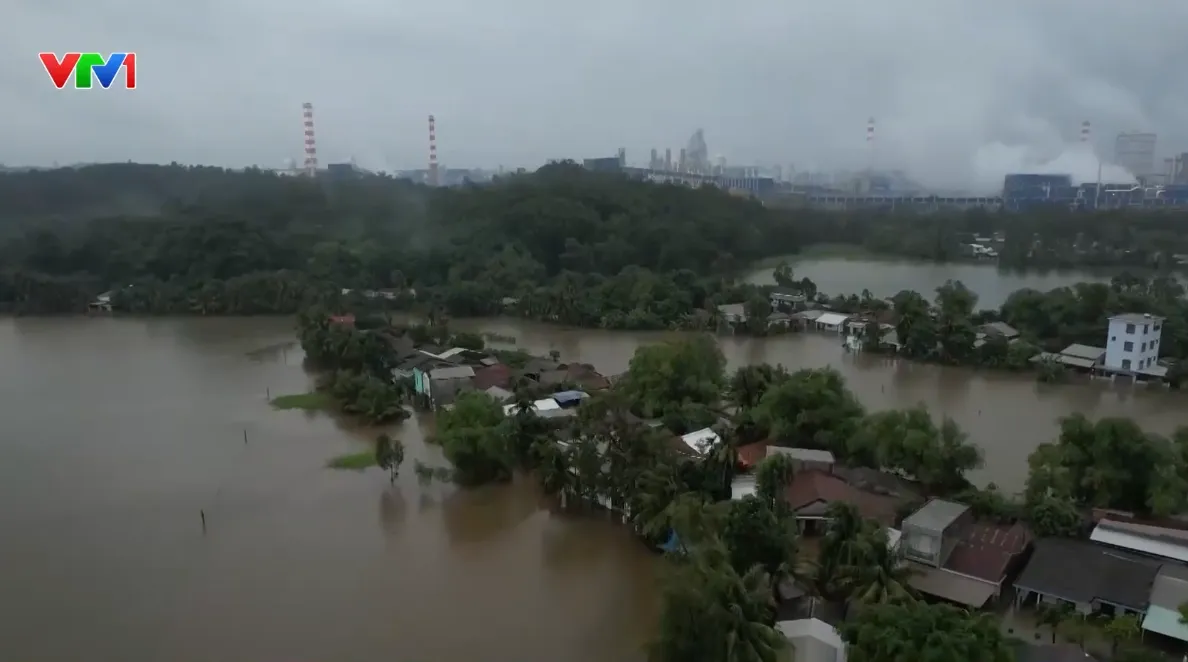 Mưa lớn g&acirc;y ngập nặng ở Đồng Lỗ (Quảng Ng&atilde;i), nhiều điểm bị sạt lở - Ảnh 1.