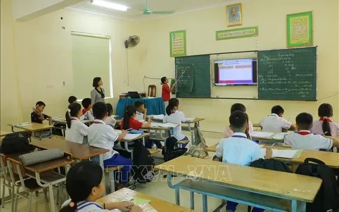 Sáng 9/10/2026, 161/166 học sinh tại điểm trường lẻ thôn Tiến Sơn, xã Quỳnh Tam, trở lại Trường Tiểu học Quỳnh Tam. Ảnh: Báo Dân tộc và Miền núi. Ảnh: TTXVN

