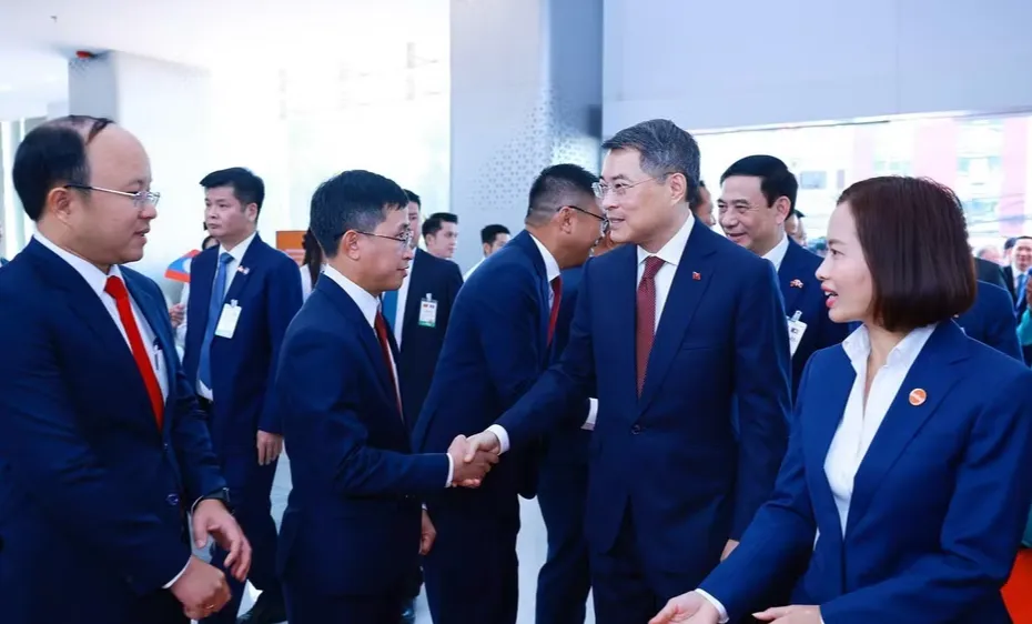 Thủ tướng Lê Minh Hưng thăm, làm việc với Công ty Unitel - Ảnh 1.