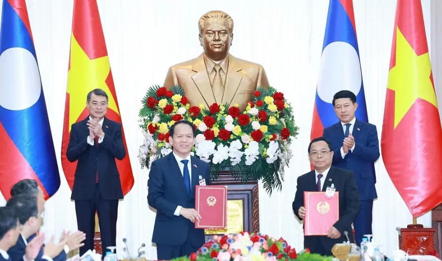 Việt Nam - Lào trao 17 văn kiện hợp tác tại hội nghị xúc tiến đầu tư - Ảnh 3.