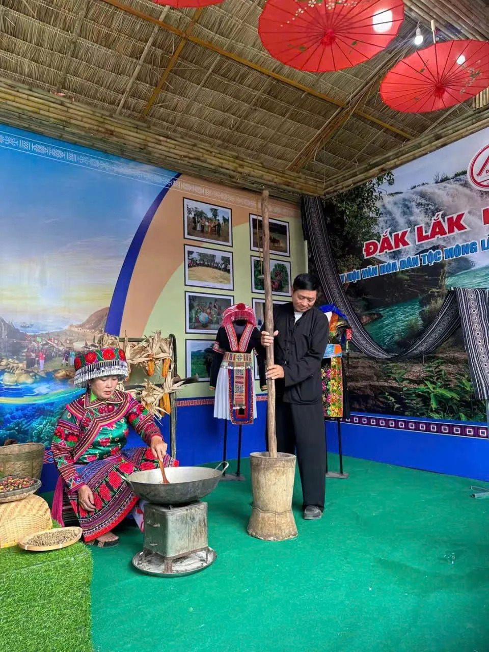 Đắk Lắk lan tỏa sắc m&agrave;u văn h&oacute;a M&ocirc;ng tại Ng&agrave;y hội ở Điện Bi&ecirc;n - Ảnh 3.