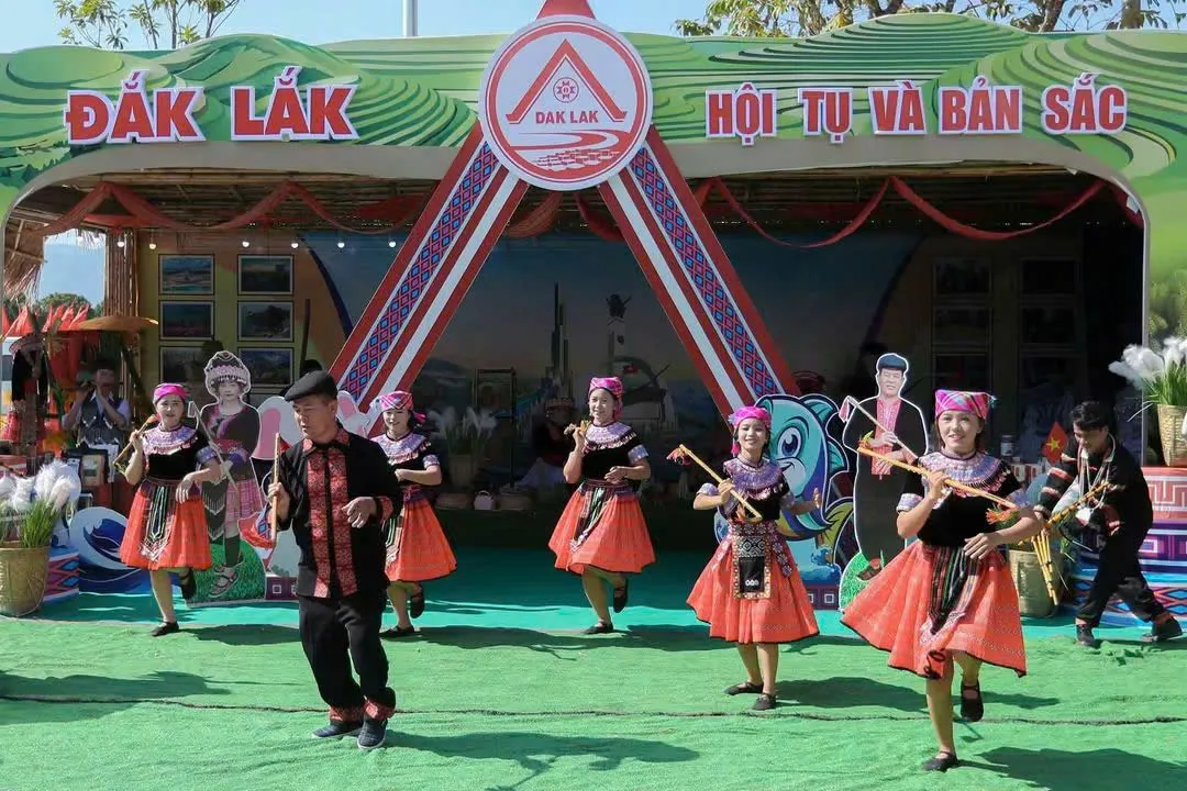 Đắk Lắk lan tỏa sắc m&agrave;u văn h&oacute;a M&ocirc;ng tại Ng&agrave;y hội ở Điện Bi&ecirc;n - Ảnh 2.