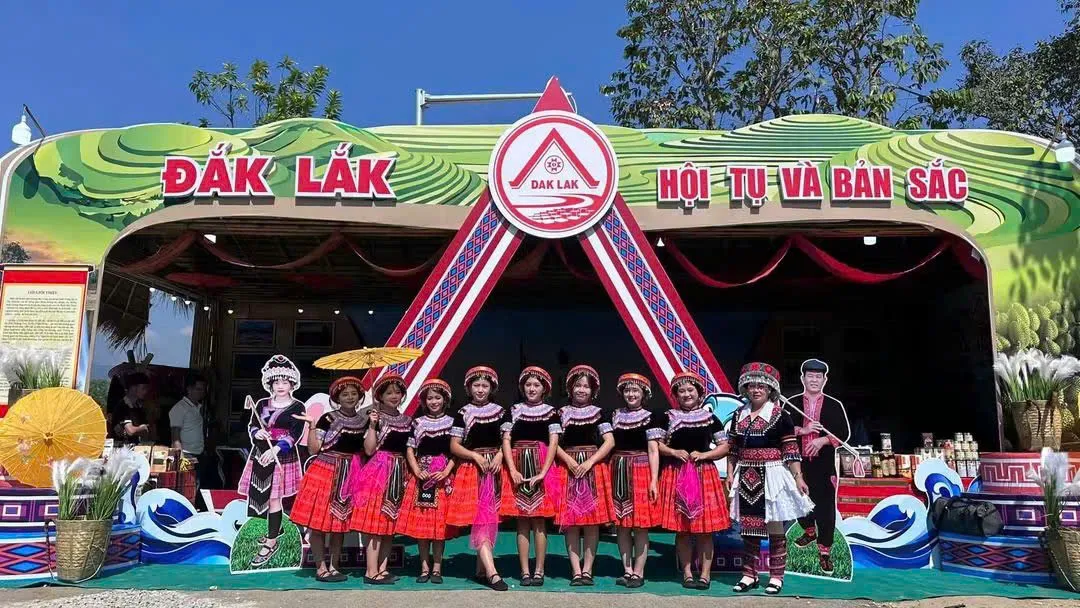 Đắk Lắk lan tỏa sắc m&agrave;u văn h&oacute;a M&ocirc;ng tại Ng&agrave;y hội ở Điện Bi&ecirc;n - Ảnh 4.