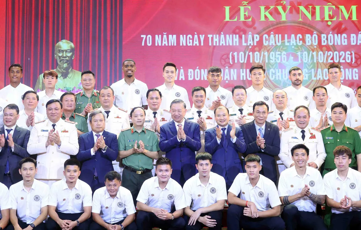 Tổng Bí thư, Chủ tịch nước Tô Lâm dự Lễ kỷ niệm 70 năm ngày thành lập CLB Bóng đá Công an Hà Nội- Ảnh 6.