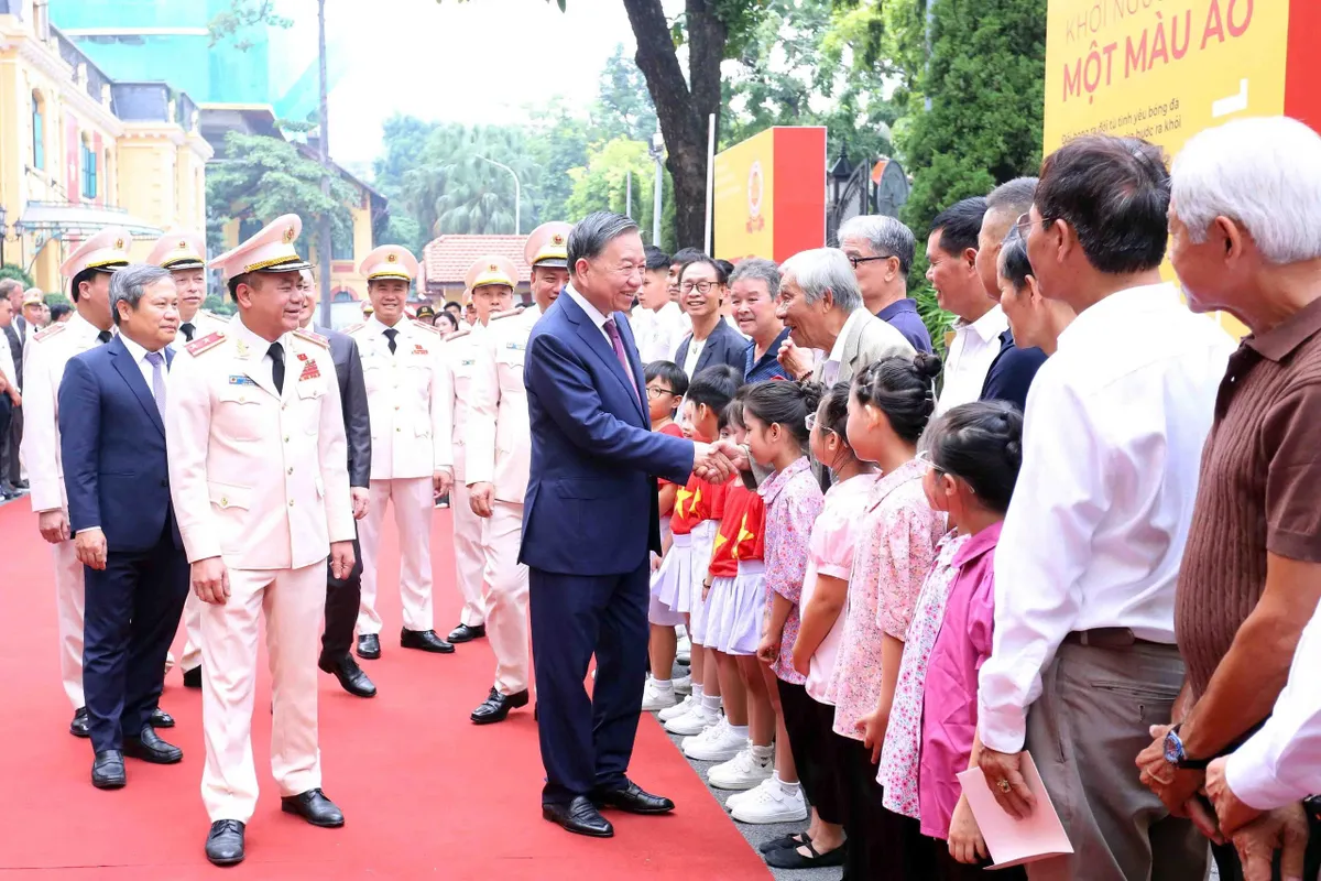 Tổng Bí thư, Chủ tịch nước Tô Lâm dự Lễ kỷ niệm 70 năm ngày thành lập CLB Bóng đá Công an Hà Nội- Ảnh 1.