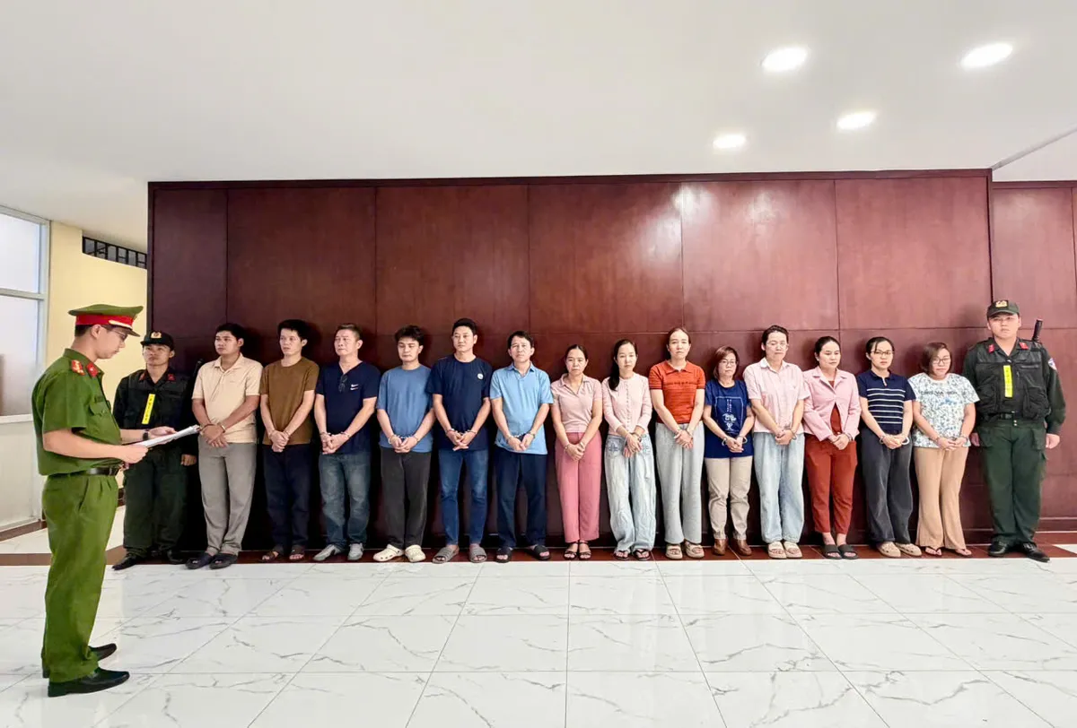 TP Hồ Chí Minh: đại án làm giả quan trắc, biến "ô nhiễm" thành “đạt chuẩn” - Ảnh 1.