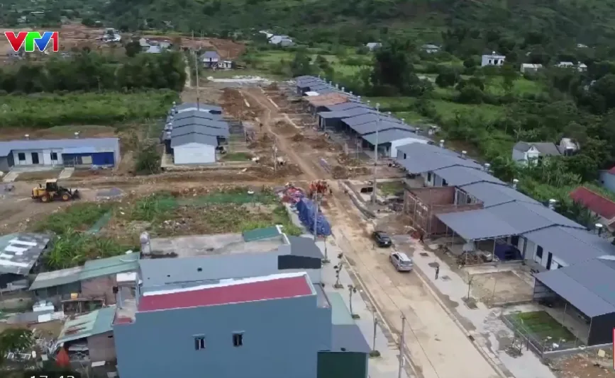 Nỗi lo an cư của người d&acirc;n v&ugrave;ng lũ - Ảnh 2.