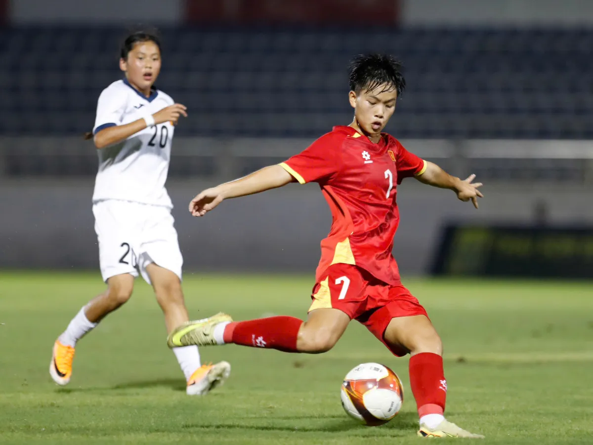 U17 nữ Việt Nam bất bại, ghi 28 bàn để giành vé dự VCK châu Á 2027- Ảnh 1.