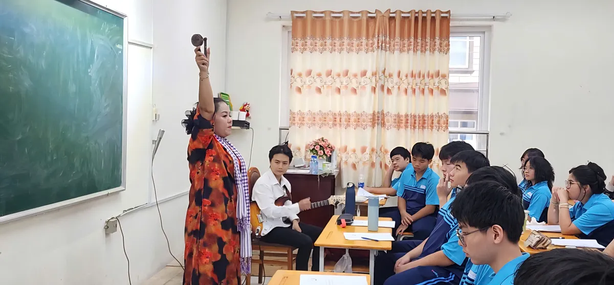 Truyền cảm hứng từ văn chương, nghệ thuật lan tỏa tinh thần học tập suốt đời- Ảnh 5.