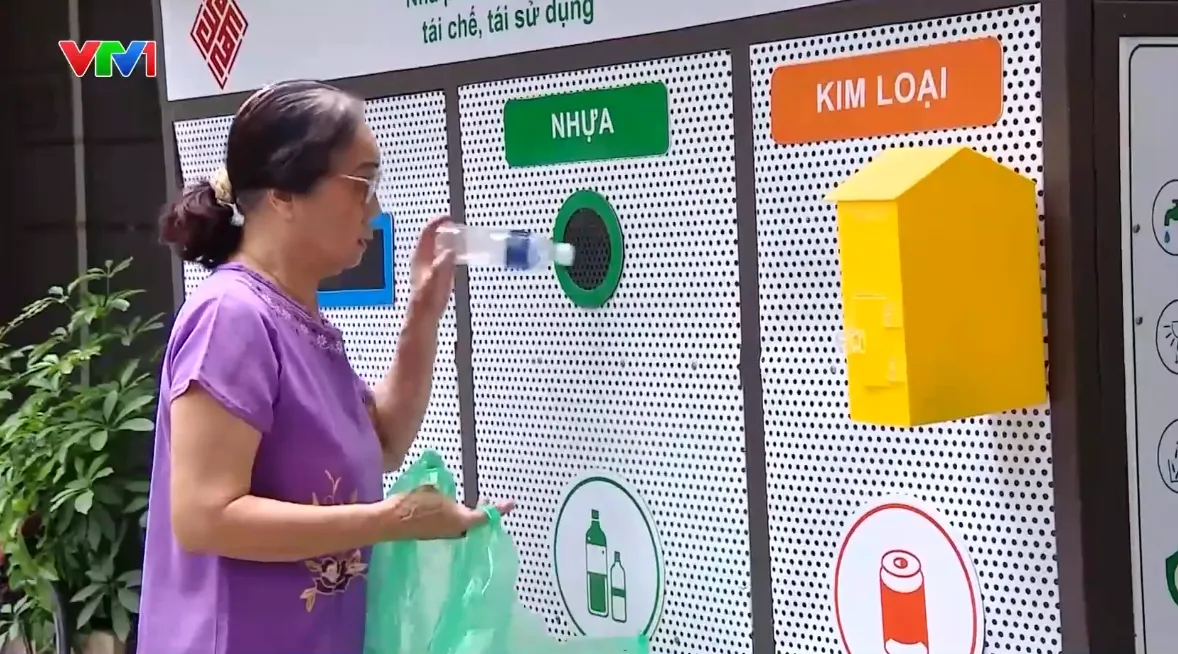 Ph&acirc;n loại r&aacute;c tại nguồn: Từ điểm thu gom đến thay đổi th&oacute;i quen - Ảnh 1.