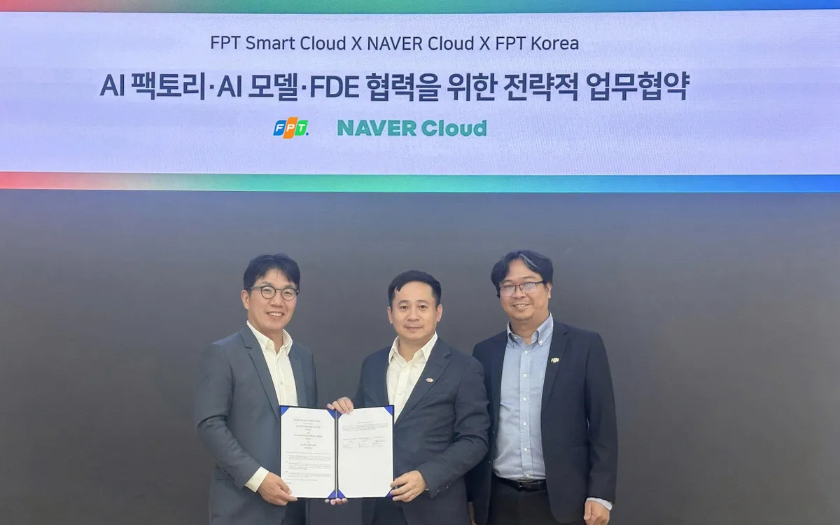 Đại diện FPT và NAVER Cloud tại lễ ký kết. Ảnh: BTC 