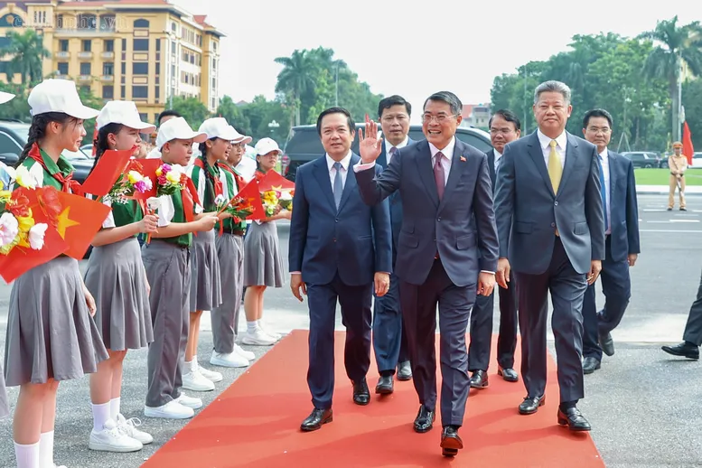 Thủ tướng: Hưng Yên cần quyết tâm cao nhất để sớm trở thành thành phố trước năm 2030 - Ảnh 1.