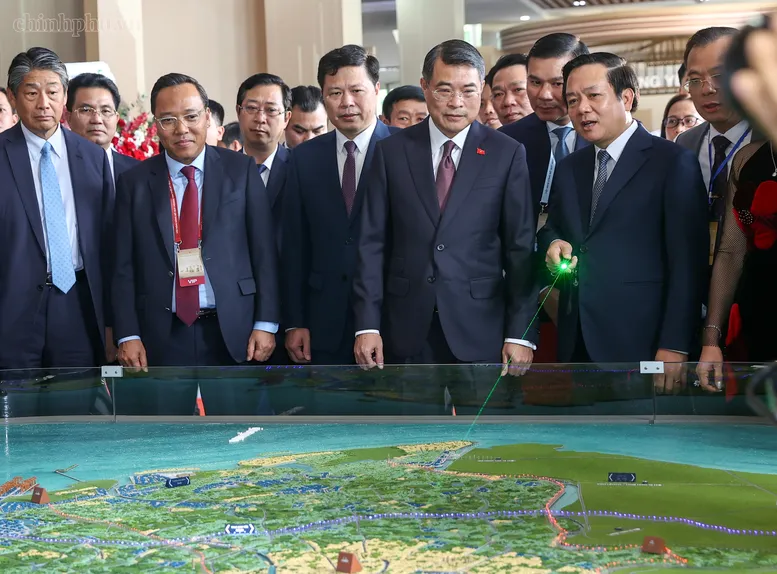 Thủ tướng: Hưng Yên cần quyết tâm cao nhất để sớm trở thành thành phố trước năm 2030 - Ảnh 3.